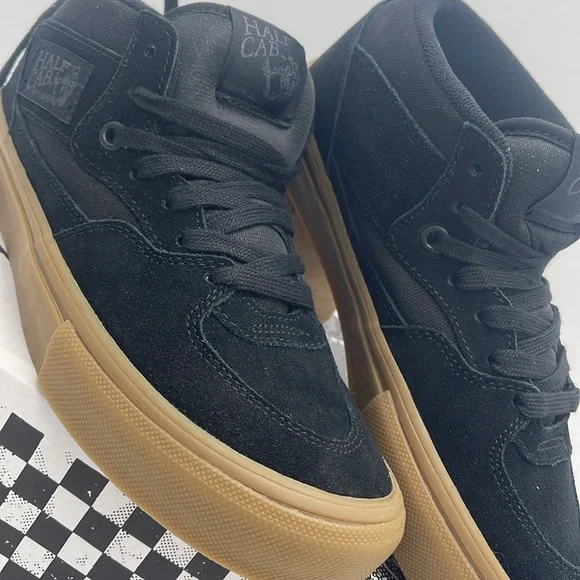 Vans WMNS Skate Half Cab Black/Gum
VN0A5FCDB9M
Sneakers - Picture 6 of 16